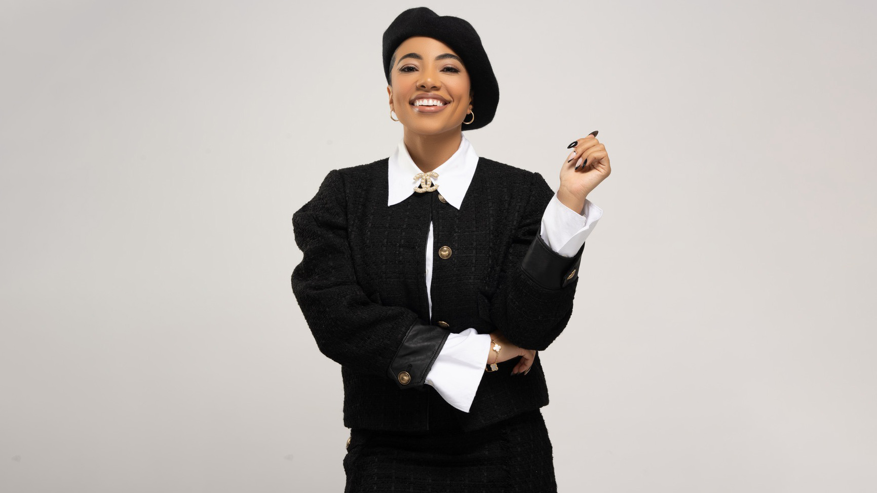 Amanda donates E100k to Women for Change